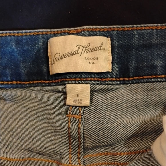 Nasty Gal Size 10 Top With Universal Thread Size 6 Distressed Shorts - Picture 8 of 10